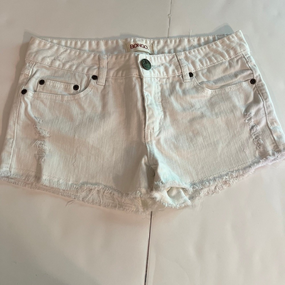 Women's size 7 Bongo white denim shorts‎ (2429)